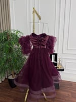 فستان سهرة قصير "تُل تايواني" مع تفتا بخصر محدد وأ...