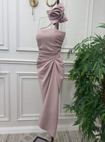 فستان ناعم ميد لحمي كسرات بكتف ورده