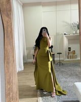 اجذبي الأنظار بفستان سهرة طويل من التفته باللون ال...