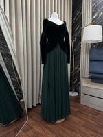 إطلالة فاخرة مع فستان زيتي جوخ مع جورجيت