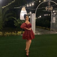 فستان سهرة قصير "تُل تايواني" مع تفتا بخصر محدد وأ...