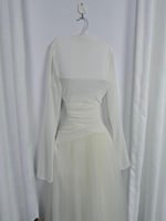 فستان "بيور إيليجانس" باللون الأفوايت