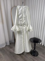 فستان "إيفوري غلوري" – أناقة التفتة الملكية والتطر...