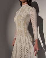 فستان "بيور لاسي" الأبيض - قمة الأناقة والدانتيل ا...