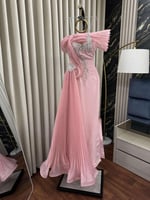 فستان سهرة باربي لونين بلمسة جازار وتطيرز يدوي فخم