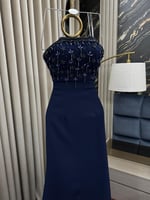 فستان ملكي باللون الكحلي مع توب بدون أكمام وصدر مط...