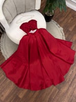 فستان سهرة احمر خامة شانطون دبل كلوش بفتحة خصر