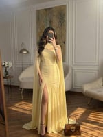 فستان سهرة أصفر "كيب" بتصميم درابيه راقي