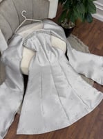 فستان سهرة طويل رصاصي تطريز فصوص كرستال يدوي كم را...