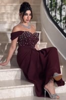 فستان سهرة عودي بتفاصيل درابية وتصميم أنيق