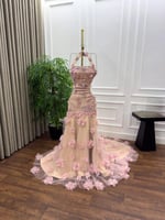 فستان سهرة دانتيل 4الوان مطرز بالورود وقص ليزر