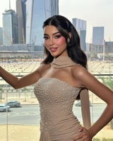 فستان سهرة باربي بيج بتطريز لؤلؤ ولمسة رقبة ملكية