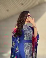 جلابية زرقاء أنيقة بتطريز فاخر لسهرات رمضان 2025