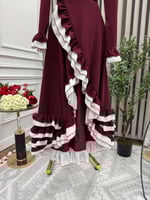 فستان العيد خمري بكشكش أبيض أنيق وجذاب