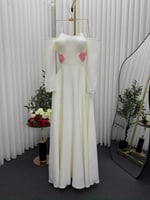 فستان باربي الأبيض بتطريز ورد اليدوي