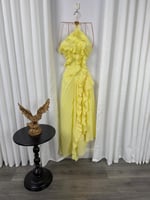 فستان "ليلكي مودرن" بكسرات البليسيه وتفاصيل الكشكش...