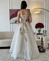 فستان سهرة ابيض خامه جازار مبطن مطرز كمبيوتر