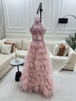 فستان تل فاخر بألوان أنيقة يناسب كل المناسبات