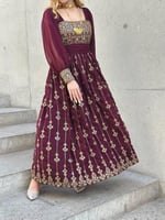 جلابية شيفون ملكي عنابي بتطريز ذهبي فاخر – تصميم د...