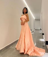 فستان سهرة اورنج خامة ميكادو اوف شولدرز على ذيل طو...