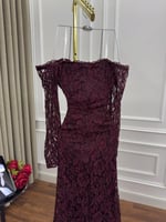 فستان سهرة دانتيل فاخر باللون العنابي الملكي بتصمي...