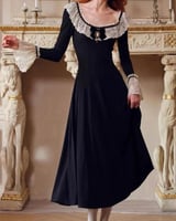 فستان كلاسيكي أسود بقماش الباربي الفاخر مع ياقة دا...