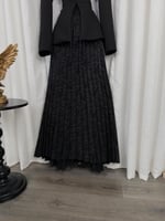 فستان "إيفور" الأسود - أناقة الباربي والبليسيه