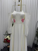 فستان باربي الأبيض بتطريز ورد اليدوي