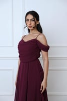 فستان ناعم شيفون انسيابي بلون عنابي