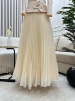 فستان العيد بتصميم أنيق وتطريز ورد جذاب