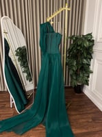 فستان سهره موف طويل ميكادو واقف مطرز ورد على ذيل ط...