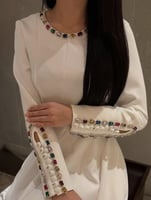 فستان عيد أبيض ساتر بتطريز فصوص ملونة