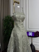 فستان "جازار ليزر" بلمسات التطريز الفاخرة