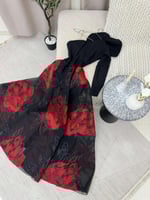 فستان سهرة فخم خامه كريب كم واحد مزين ورده على ذيل...