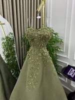 فستان سهره زيتي ملكي بتطريز فاخر وخامة جازار أصلية