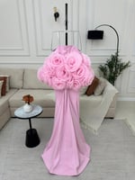 فستان الميرمايد الوردي بتفاصيل الزهور الفريدة