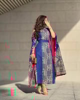 جلابية زرقاء أنيقة بتطريز فاخر لسهرات رمضان 2025