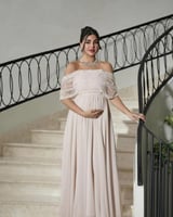 فستان شيفون للحوامل بتصميم أوف شولدر وتطريز أنيق