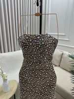 فستان نارين بيوتي فخم بلون وردي فاتح مع ذيل