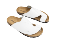 حذاء المميز ابيض ارضية مايكرو