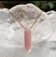 قلادة روز كوارتز