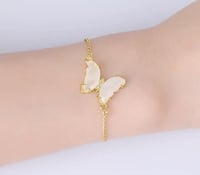 اسورة فراشه من حجر كلير كوارتز ( Clear Quartz)