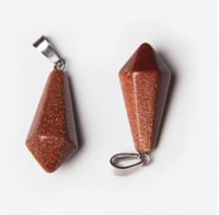 قلادة من حجر سلستار ( sandstone )