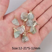 قلادة من حجر افنتورين الخام