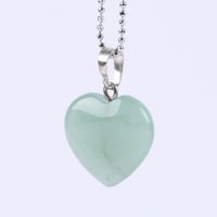 قلادة القلب من حجر افنتورين