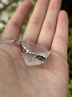 قلادة حجر كلير كوارتز خام (White Crystal ) )