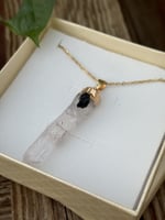 قلادة حجر كلير كوارتز خام (White Crystal ) + حجر ت...