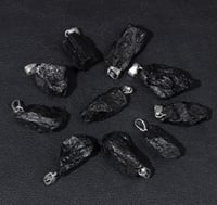 قلادة تورمالين خام