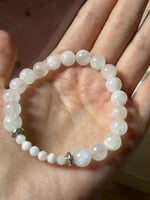 اسورة من حجر القمر