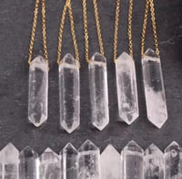 قلادة حجر كلير كوارتز (White Crystal ) )